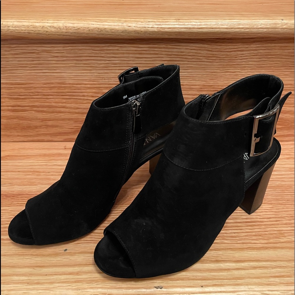 🌸 Vaneli Black Ankle Bootie Shoe Size 9